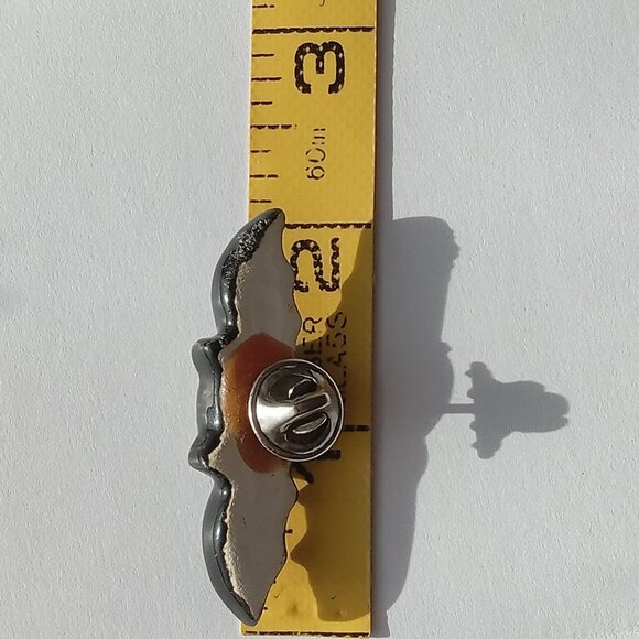 🎯 10 for $10 / Vintage Bat Pin - Picture 2 of 8